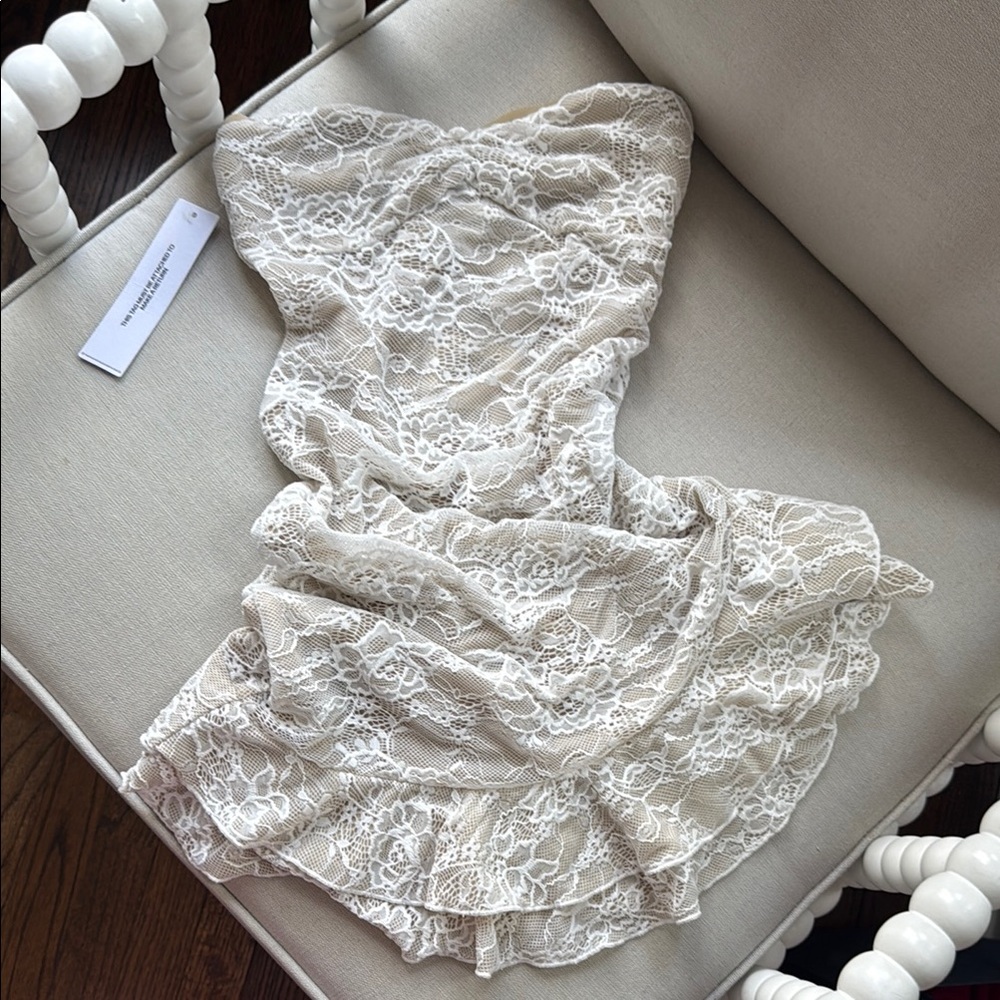 Elegant Lace Strapless Dress